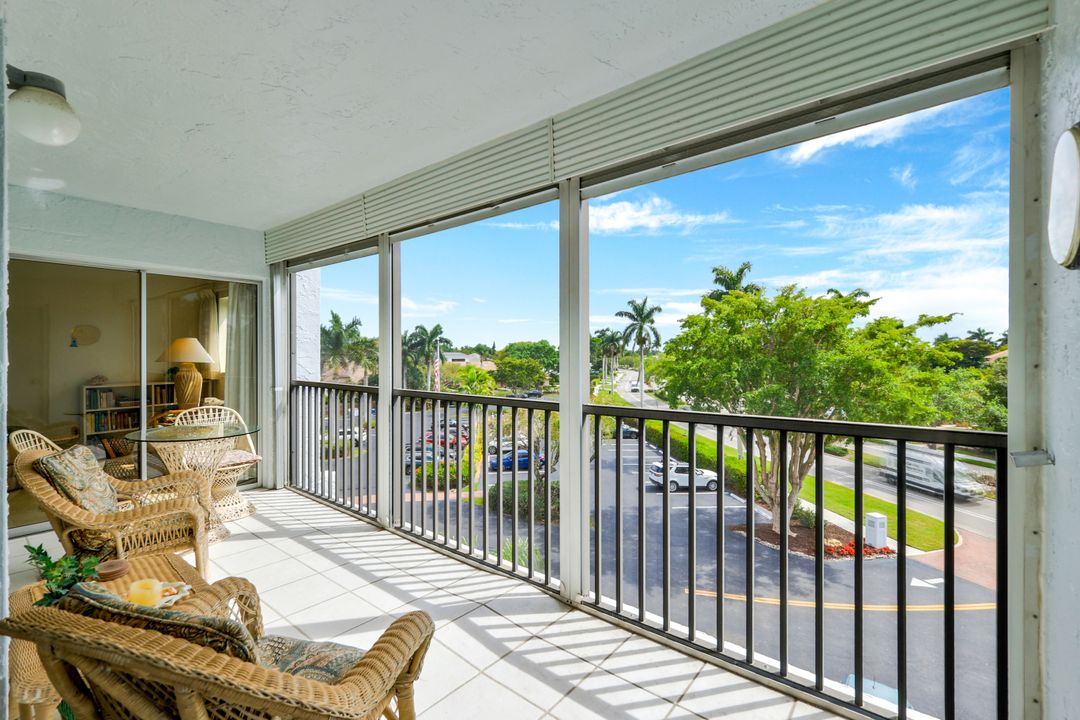 555 Park Shore Dr #412, Naples, FL 34103