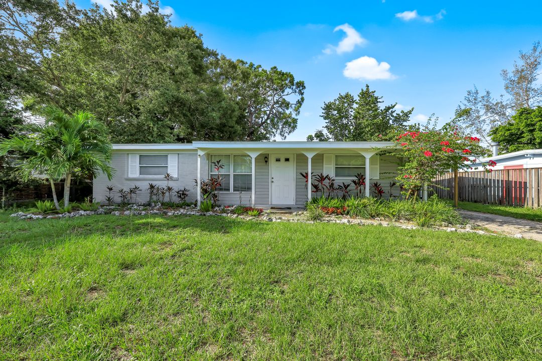 2140 Harbor Ln, Naples, FL 34104