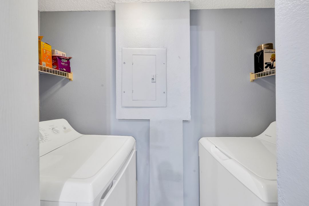 8960 Colonnades Ct E #916, Bonita Springs, FL 34135