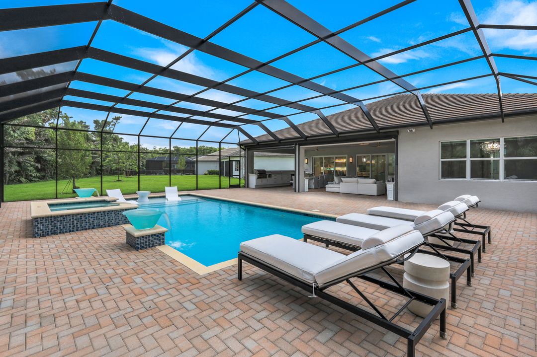 12063 Azalea Wy, Naples, FL 34120
