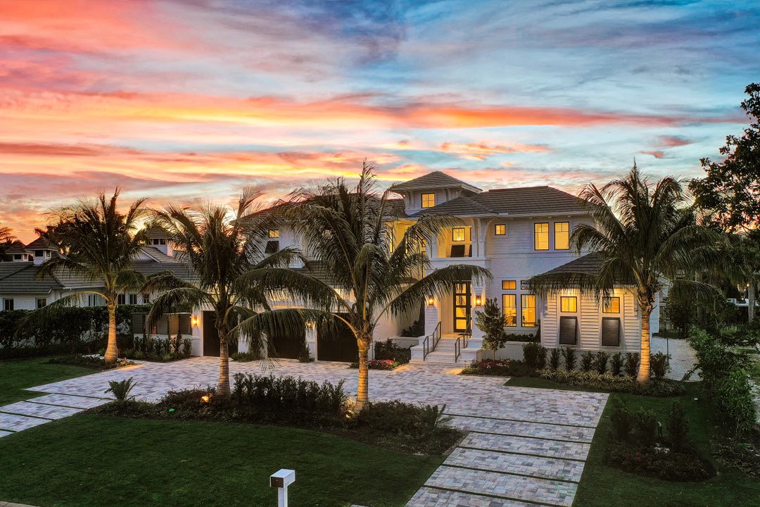 3637 Crayton Rd, Naples, FL 34103