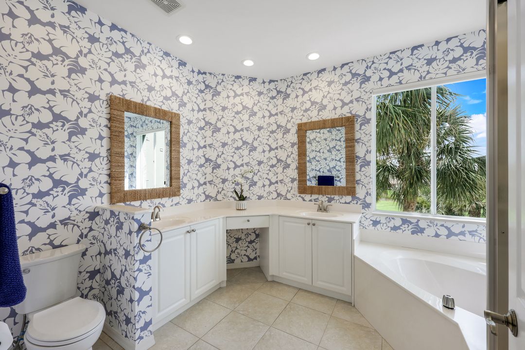 1540 Clermont Dr #202, Naples, FL 34109