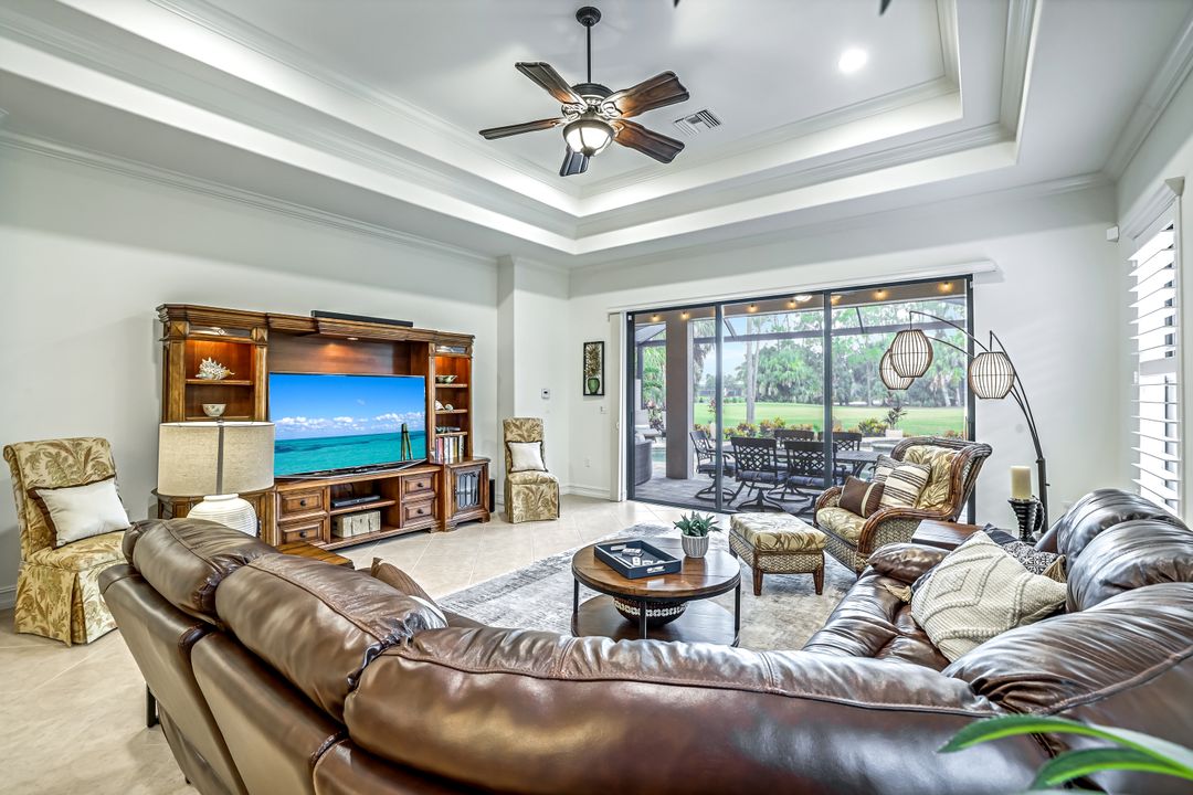 7523 Moorgate Point Way, Naples, FL 34113