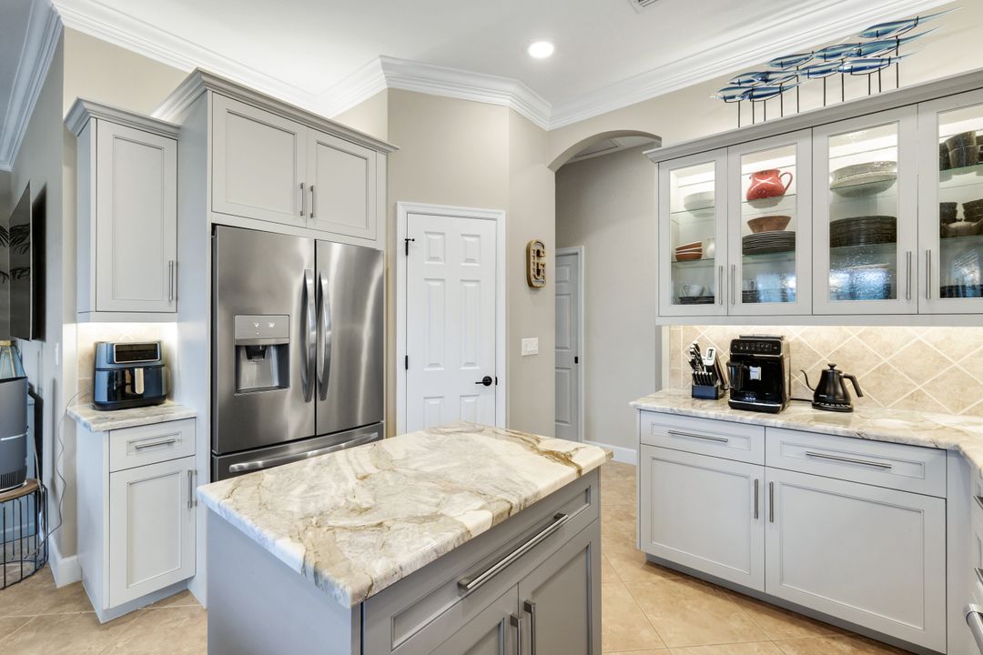 8223 Potomac Ln, Naples, FL 34104