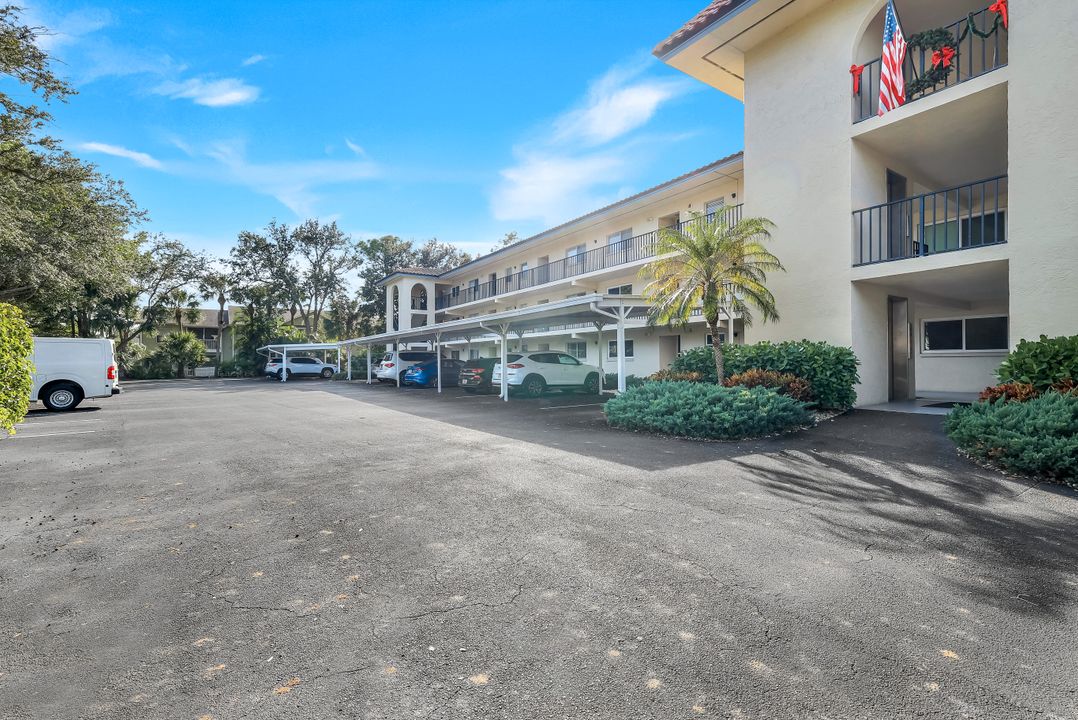 201 Quail Forest Blvd #101, Naples, FL 34105