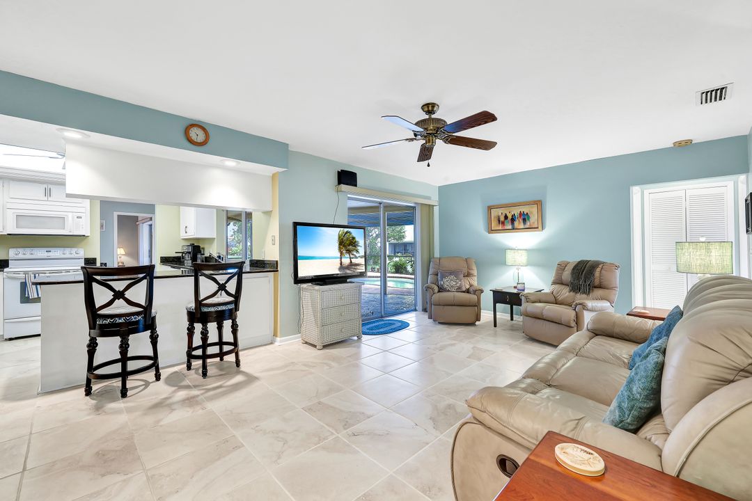 701 SW 52nd St, Cape Coral, FL 33914