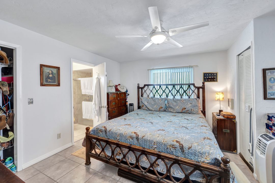 688 94th Ave N, Naples, FL 34108