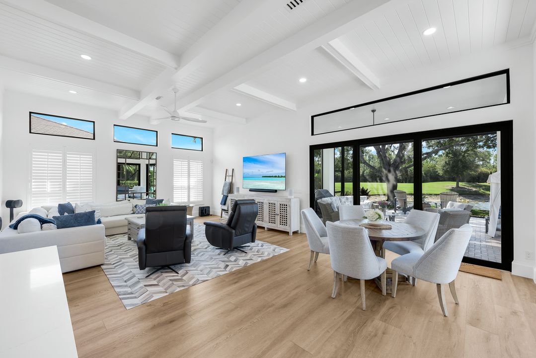 5092 Cerromar Dr, Naples, FL 34112