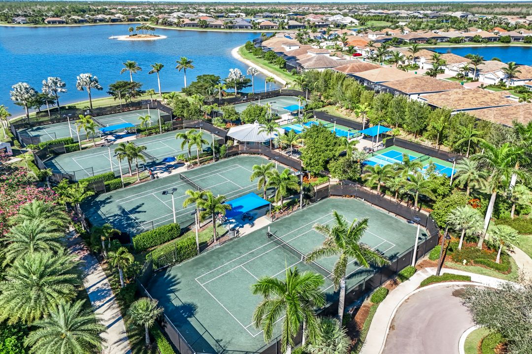 14386 Laguna Spgs Ln, Naples, FL 34114