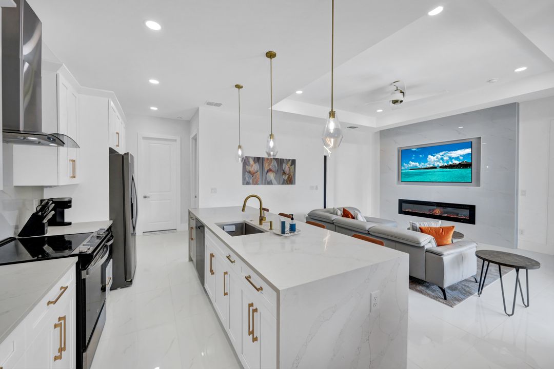 636 NE 8th Terrace, Cape Coral, FL 33909