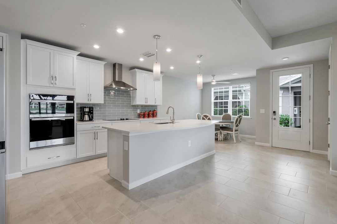 4563 Arboretum Cir #101, Naples, FL 34112