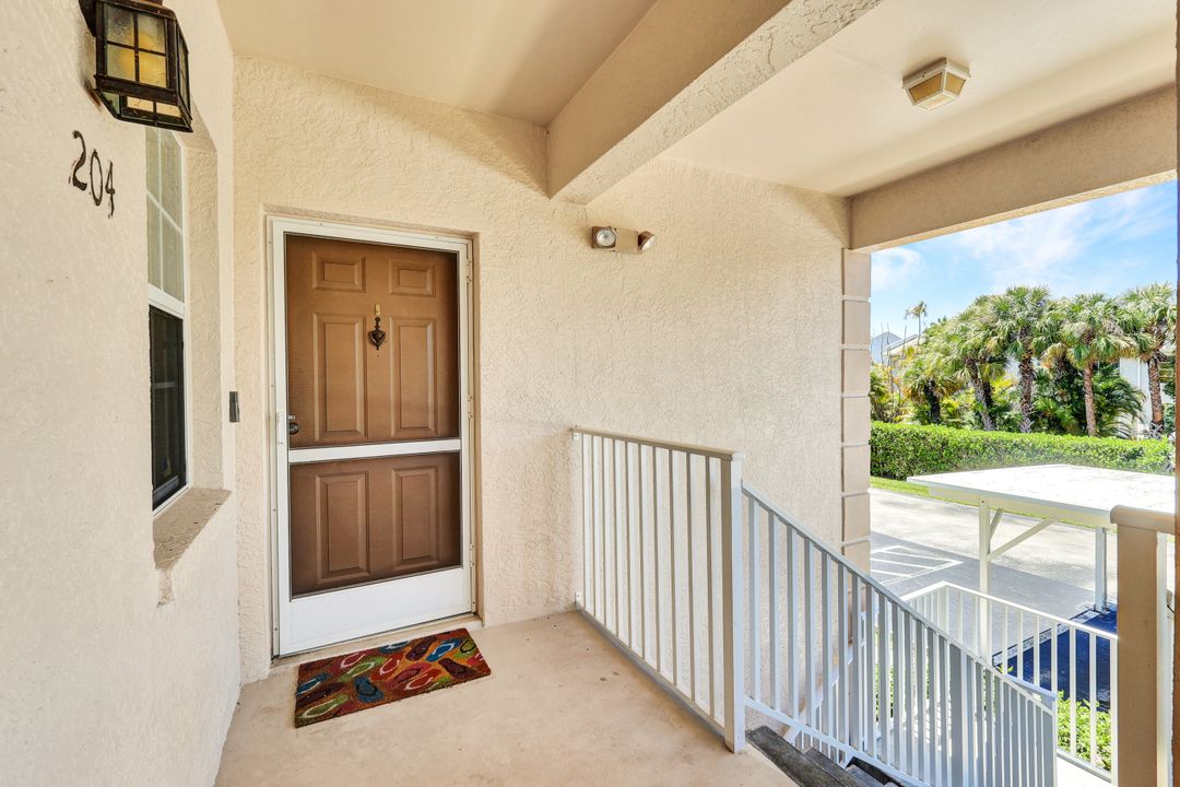 326 Bradstrom Cir # F-204, Naples, FL 34113
