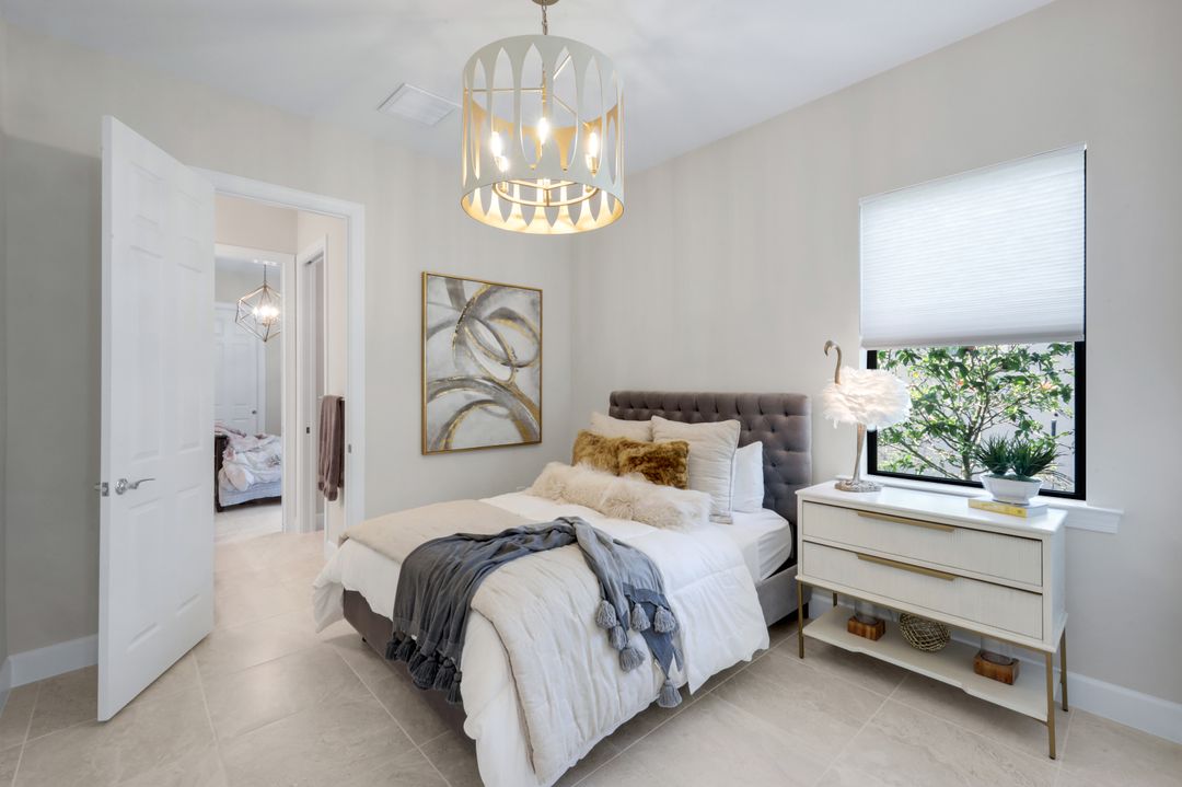 9577 Everglades Dr, Naples, FL 34120