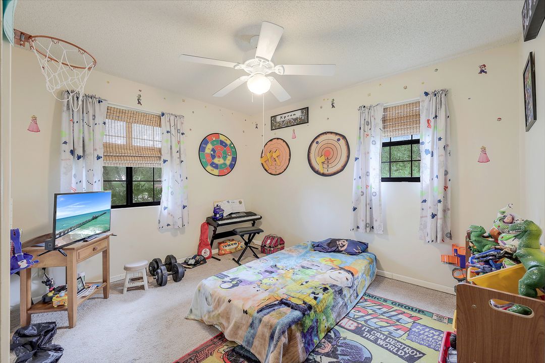 981 13th St SW, Naples, FL 34117