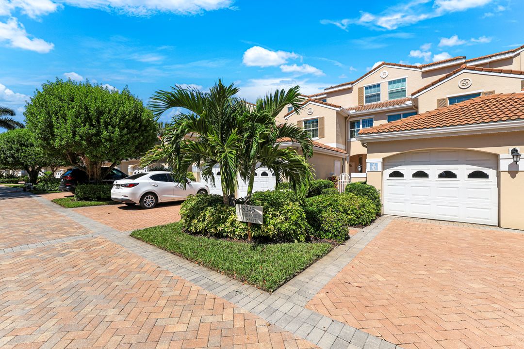 8345 Excalibur Cir #M4, Naples, FL 34108