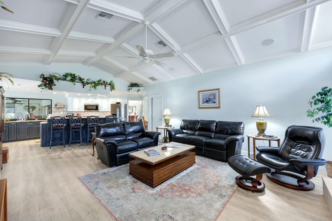 1933 Empress Ct, Naples, FL 34110