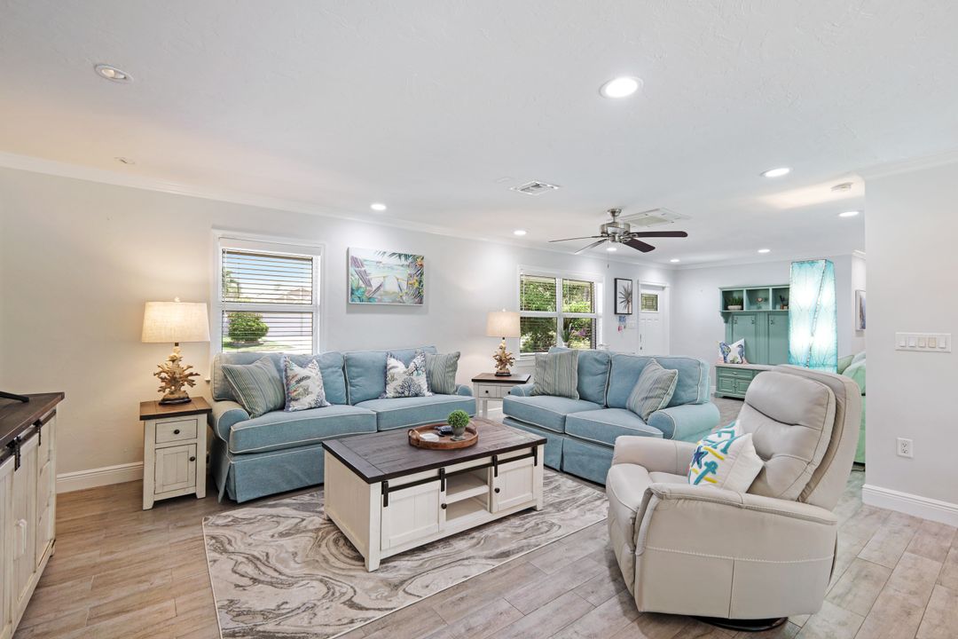 832 97th Ave N, Naples, FL 34108