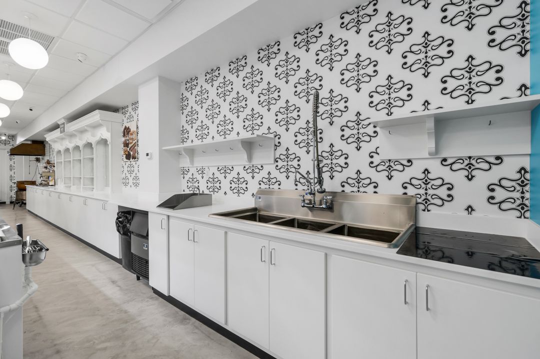 743 5th Ave S, Naples, FL 34102