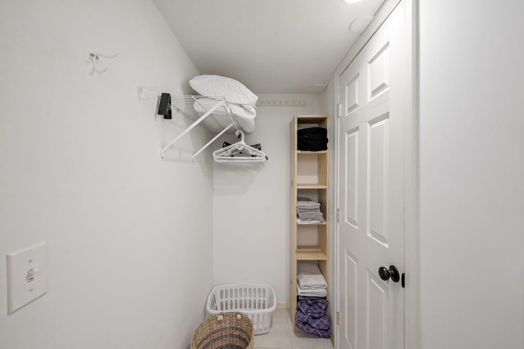 3695 Amberly Cir #E 107, Naples, FL 34112