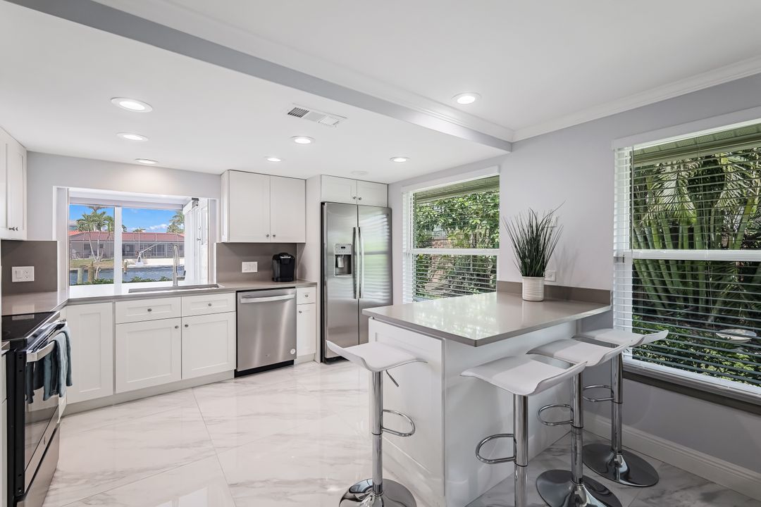 455 Bayside Ave, Naples, FL 34108