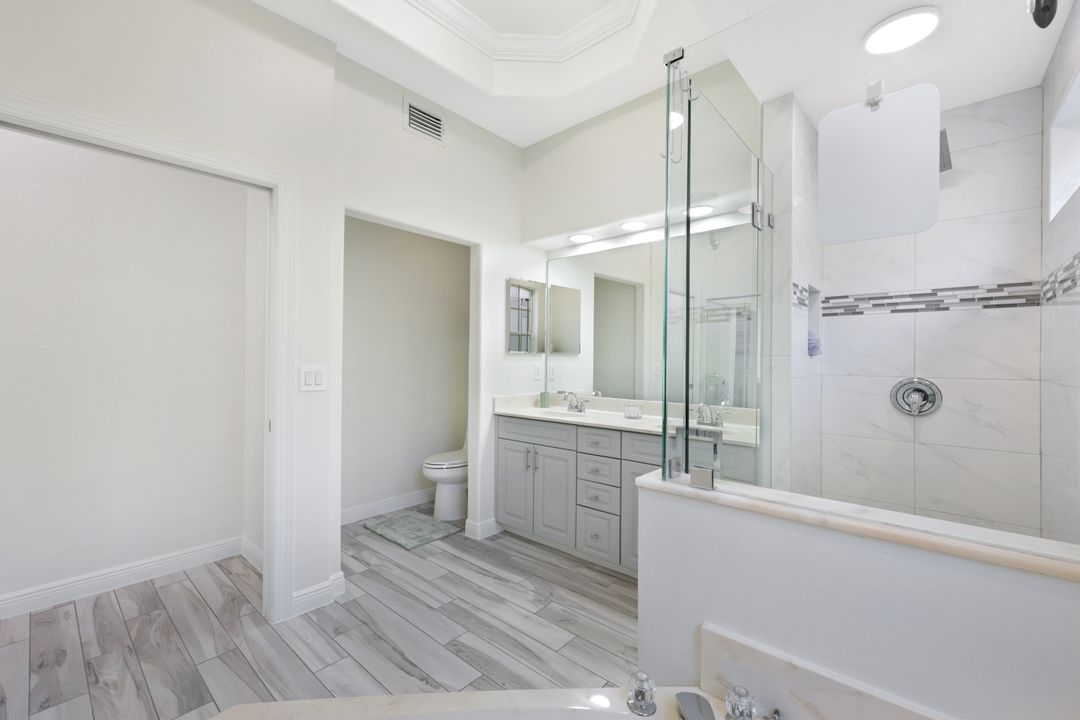 8700 Ibis Cove Cir, Naples, FL 34119