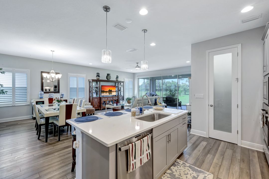 6219 Golden Nettle Dr, Apollo Beach, FL 33572