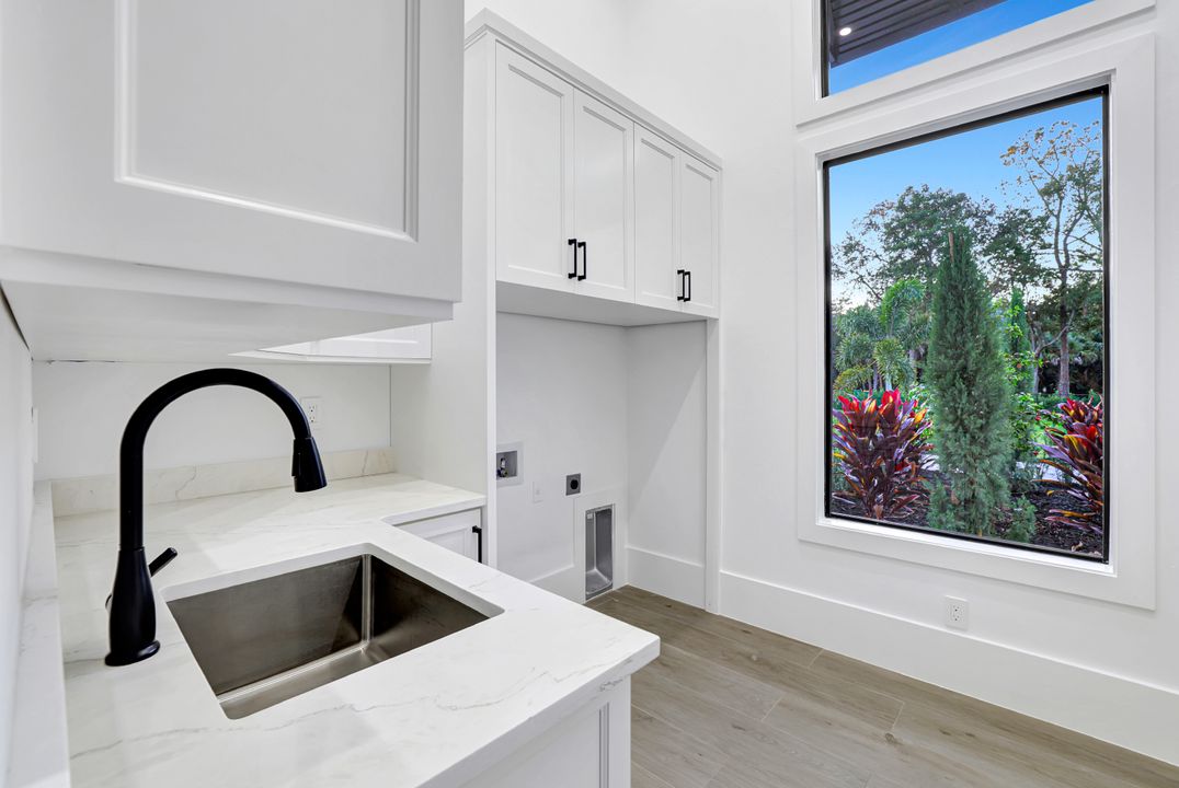 264 13th St NW, Naples, FL 34120