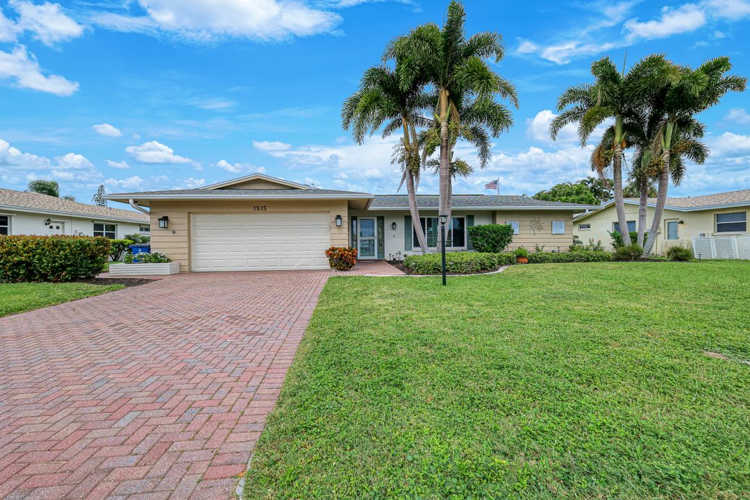1515 Tredegar Dr, Fort Myers, FL 33919