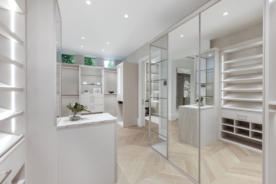 2075 Gordon Dr, Naples, FL 34102