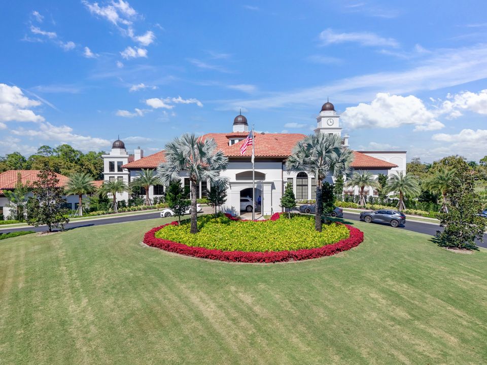 7319 Lantana Cir, Naples, FL 34119