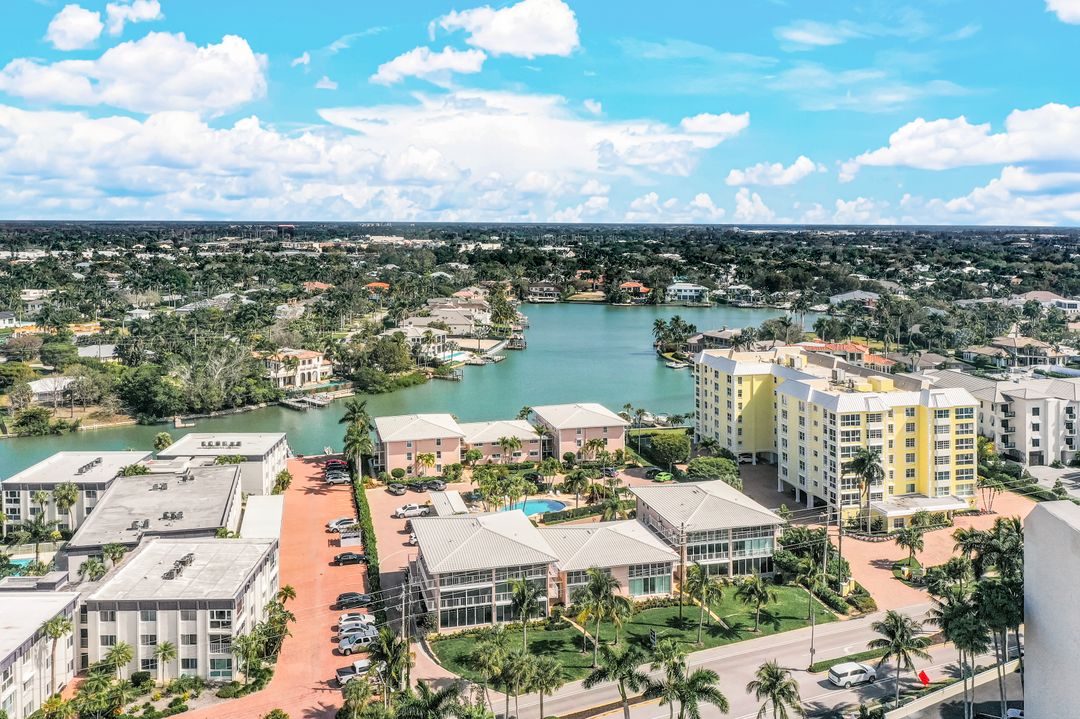 1910 Gulf Shore Blvd N #207, Naples, FL 34102