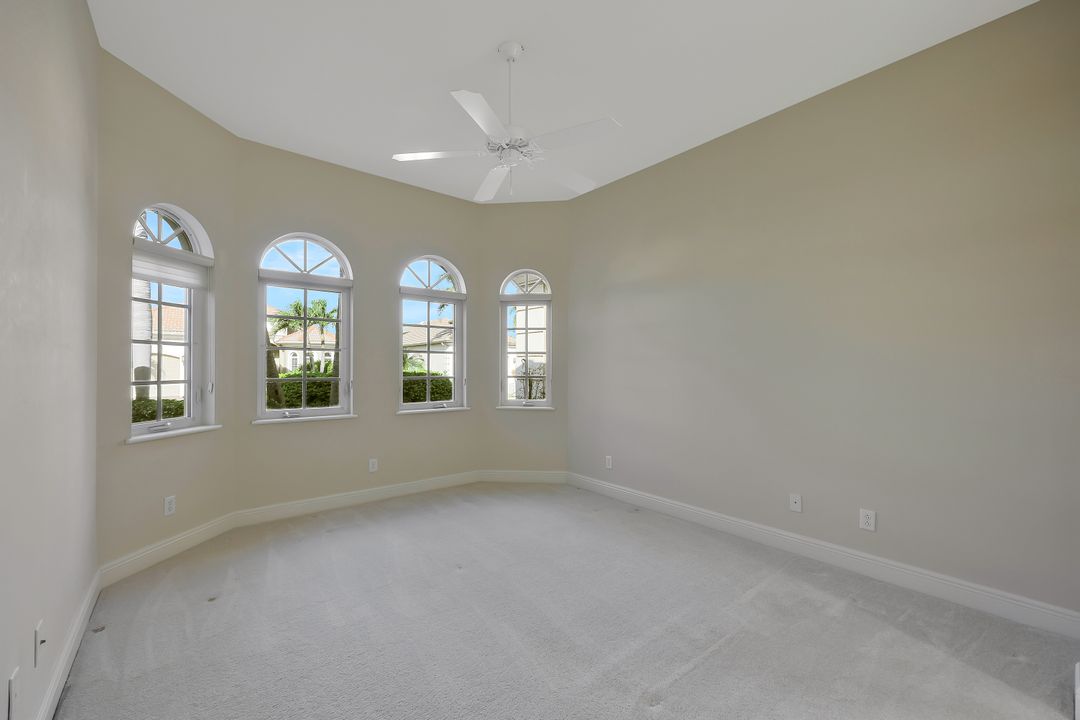 5616 Hammock Isles Dr, Naples, FL 34119