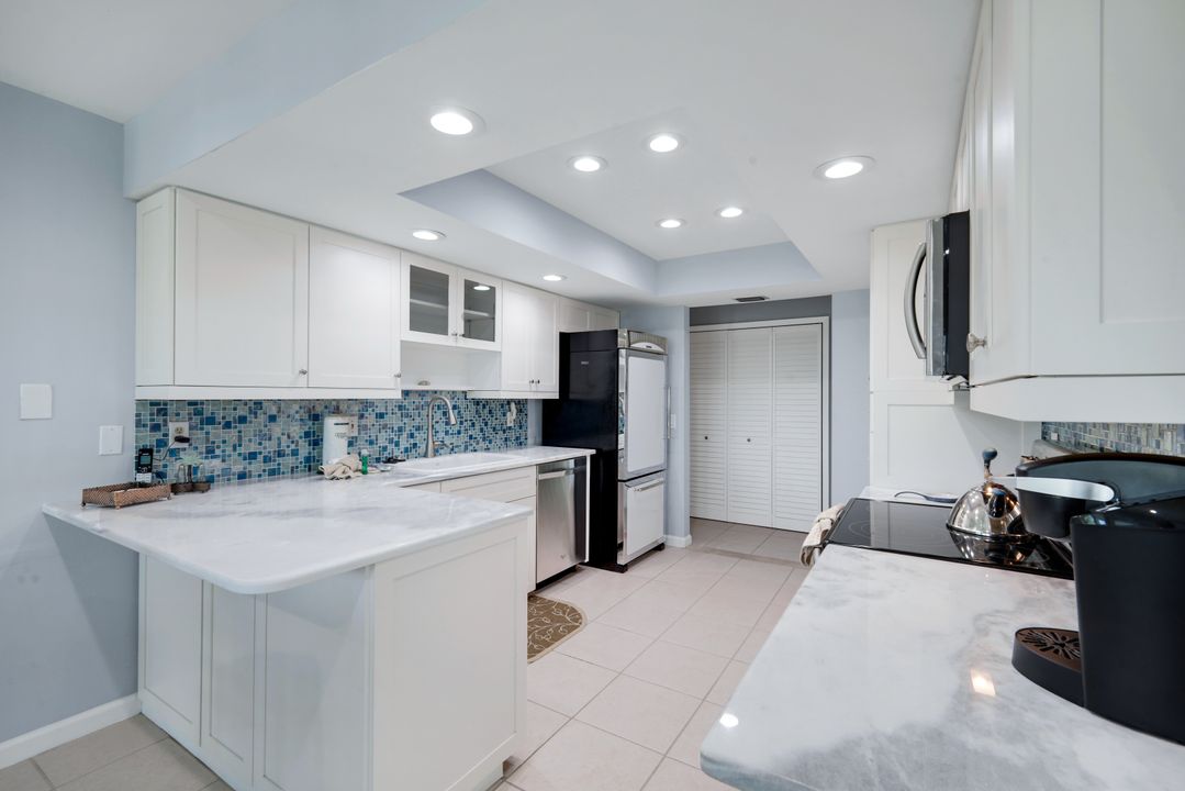 673 E Rocks Dr, Sanibel, FL 33957