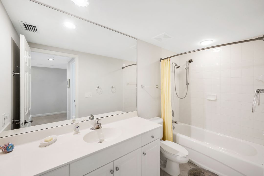 325 Dunes Blvd #605, Naples, FL 34110