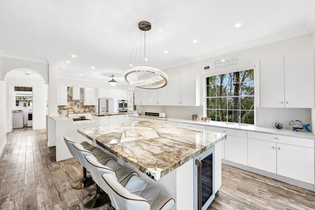 5040 Yacht Harbor Cir #6-201, Naples, FL 34112