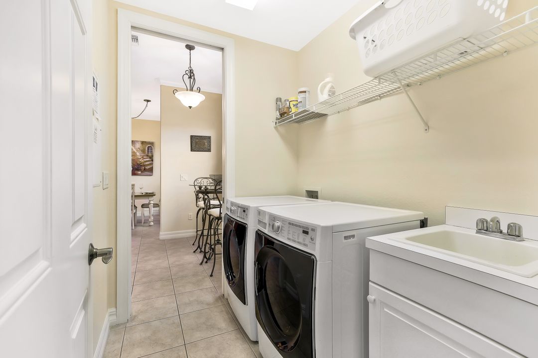 981 Tivoli Ct, Naples, FL 34104