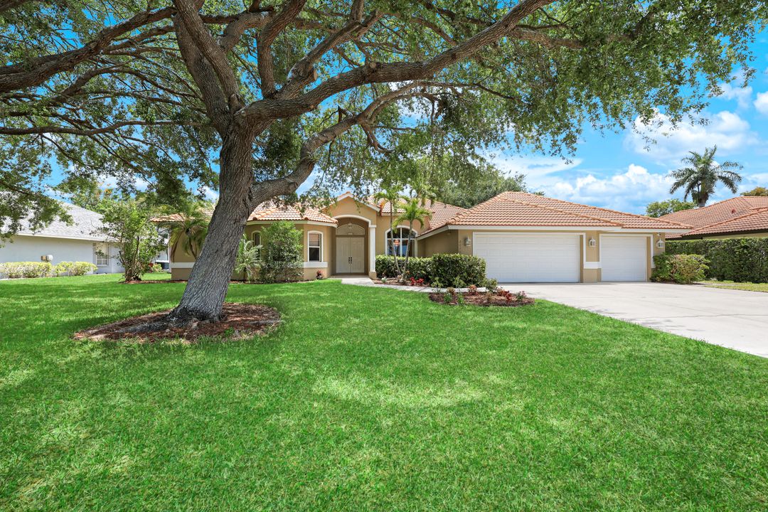 2079 Imperial Cir, Naples, FL 34110