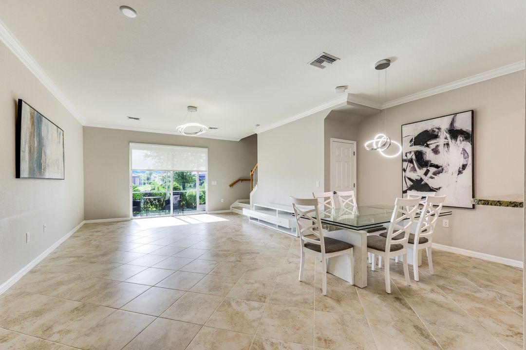 2736 Blossom Wy, Naples, FL 34120