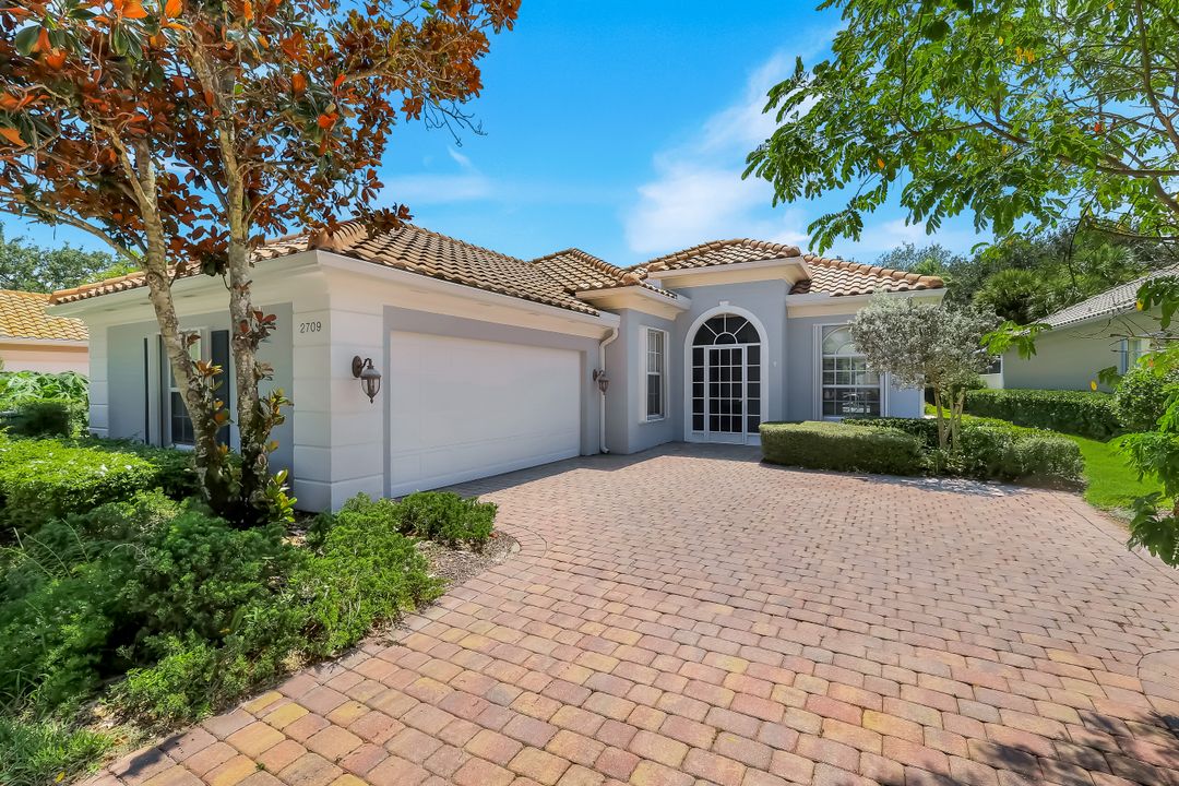 2709 Island Pond Ln, Naples, FL 34119