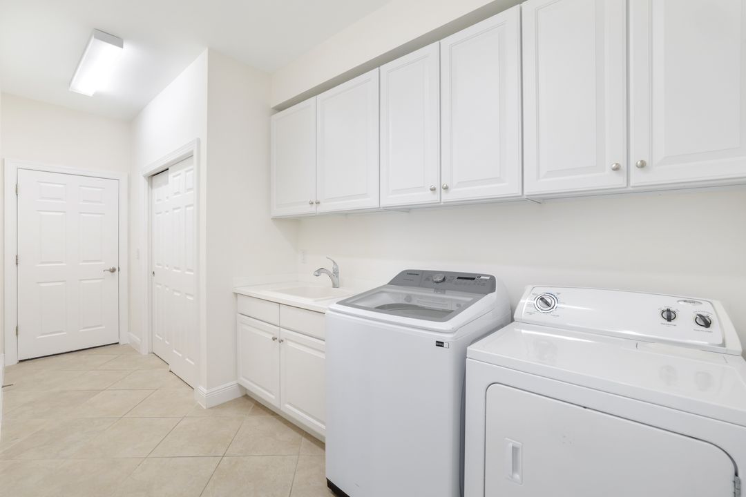 13366 Kent St, Naples, FL 34109