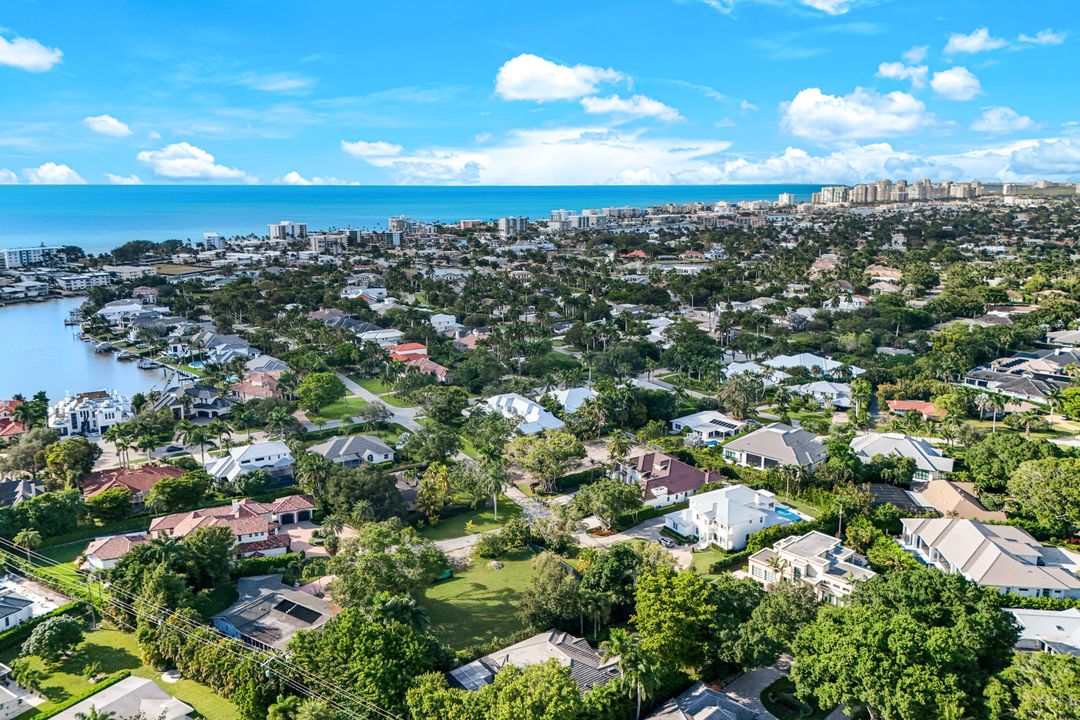 602 Springline Dr, Naples, FL 34102