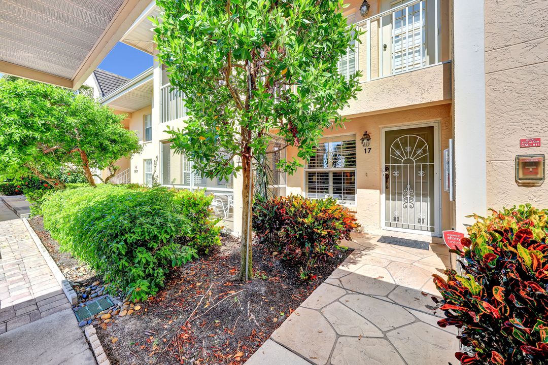 5637 Turtle Bay Dr #17, Naples, FL 34108