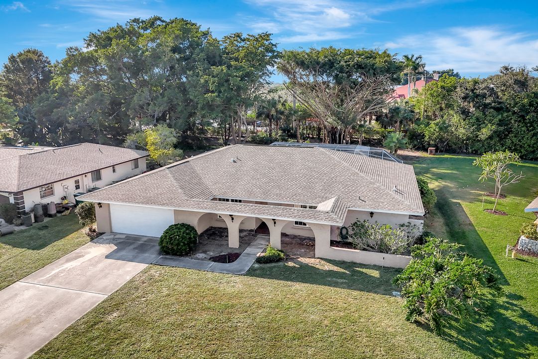 307 Country Club Dr, Naples, FL 34110