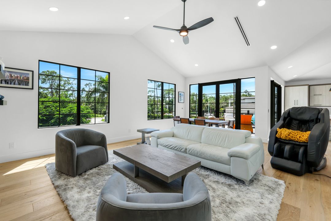6677 Hunters Rd, Naples, FL 34109