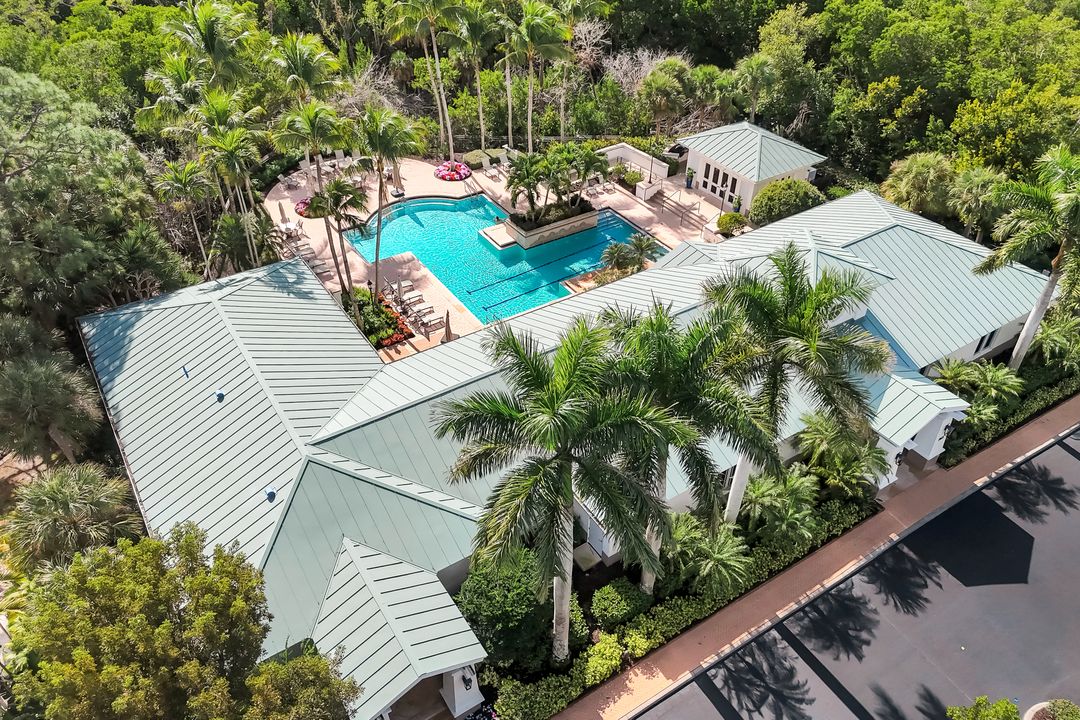 455 Cove Tower Dr #902, Naples, FL 34110