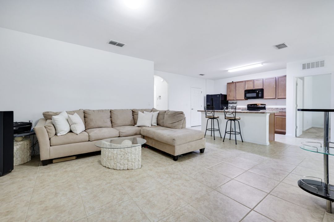 1323 SW 9th Ave, Cape Coral, FL 33991