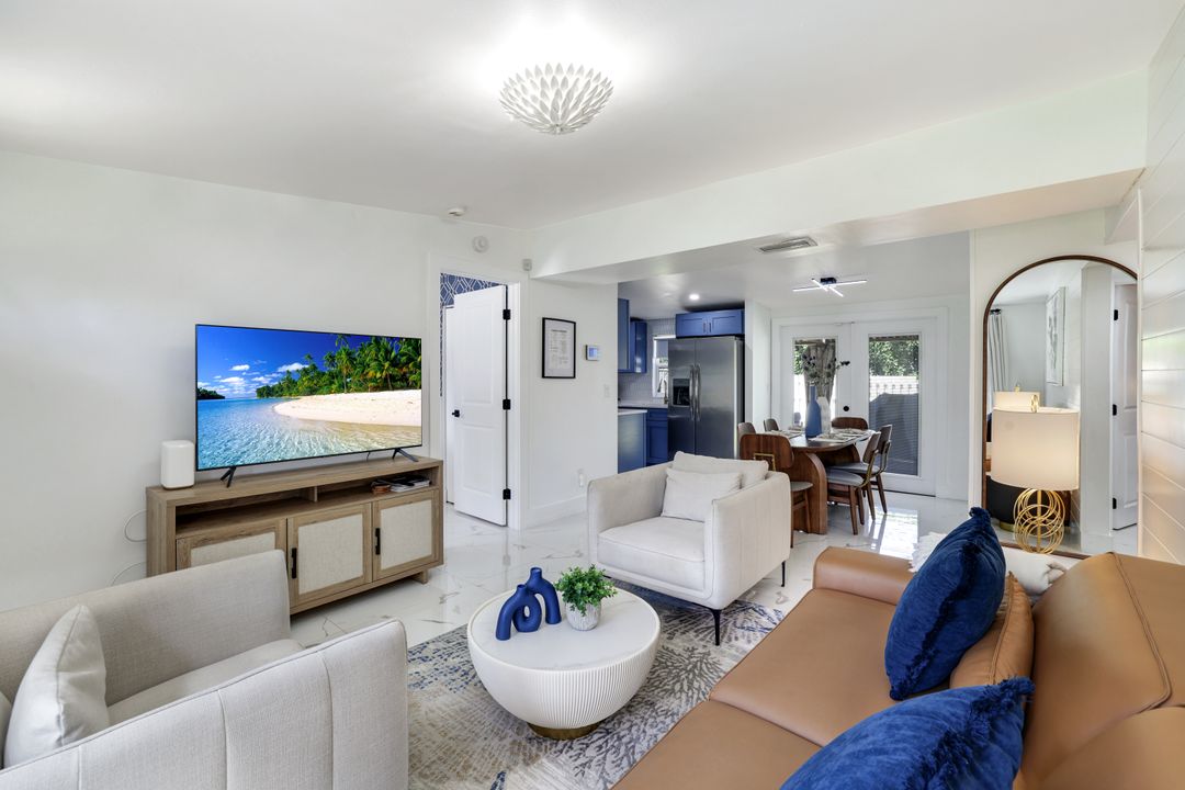 1300 Pine St, Naples, FL 34104