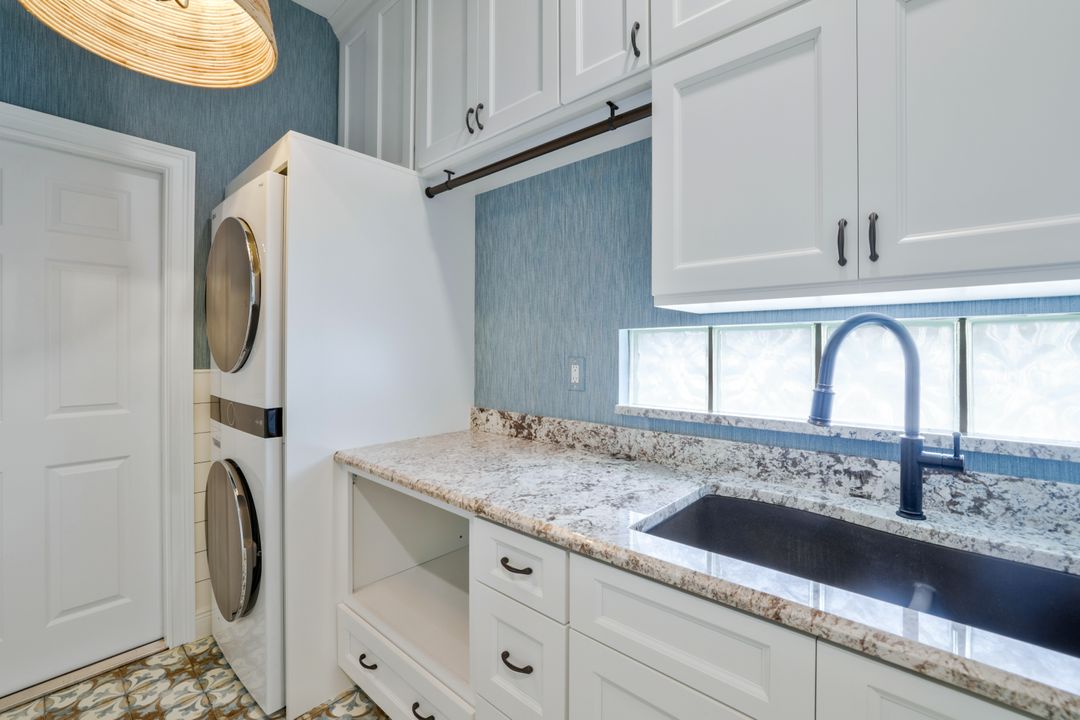 2885 Hatteras Way, Naples, FL 34119