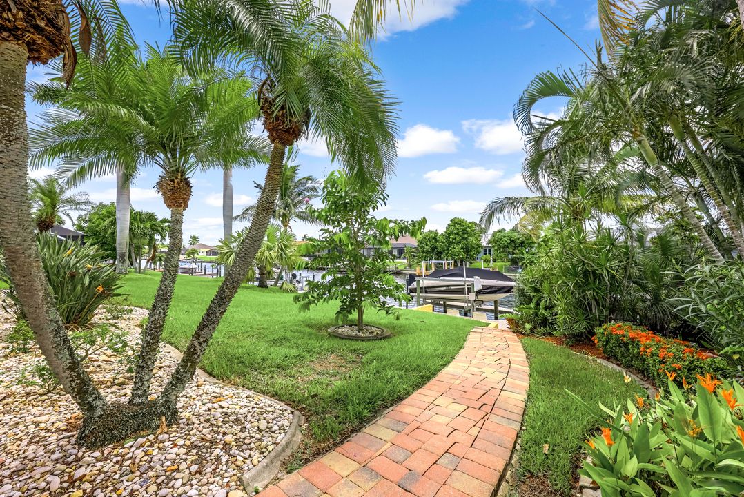 2930 SE 10th Pl, Cape Coral, FL 33904