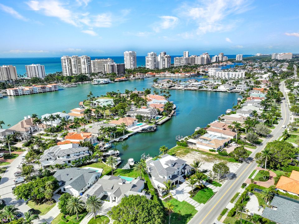 3637 Crayton Rd, Naples, FL 34103